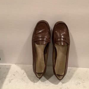 Women’s Chaps loafer shoe, size 6.5 B, barely worn. Color brown.